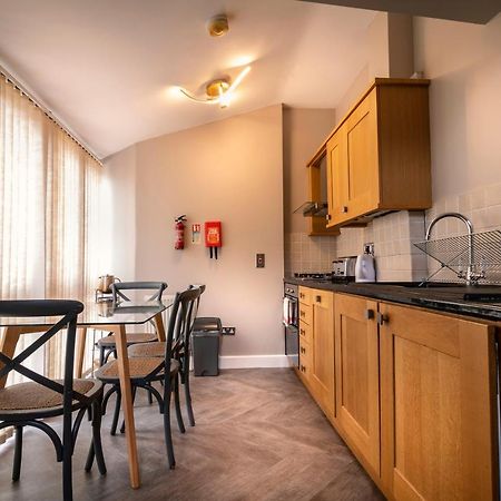 Swan Mews Apartment เวลส์ ภายนอก รูปภาพ